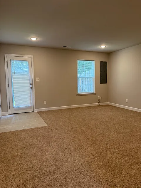 3 bed, 2150 sqft, $2,500 — Photo 3
