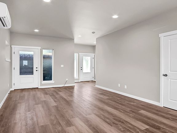 4th image of 2533 Tacoma Ave S