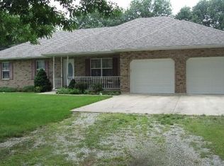 241 S Sunset Ln, Centralia, MO 65240