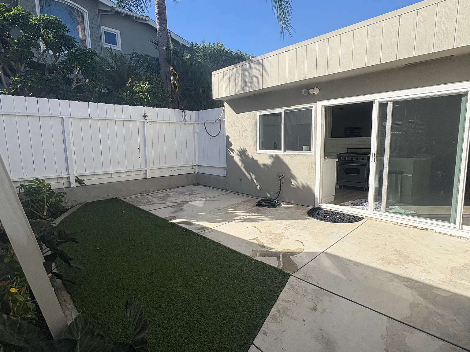 4 bed, 2.5 bath, 1358 sqft, $5,985 — Photo 3
