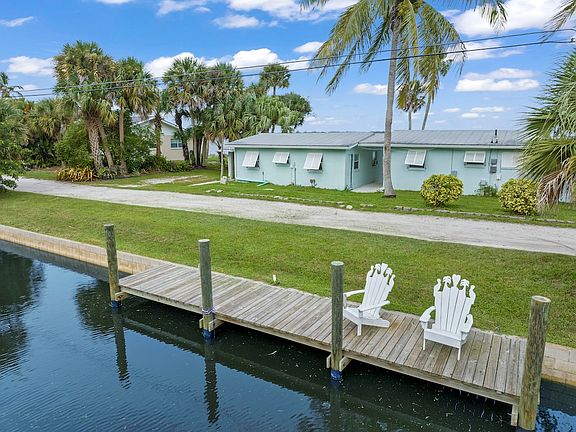Common area dock - great for watching the fish jump!
