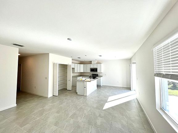 5th image of 2565 Van Leer Ave