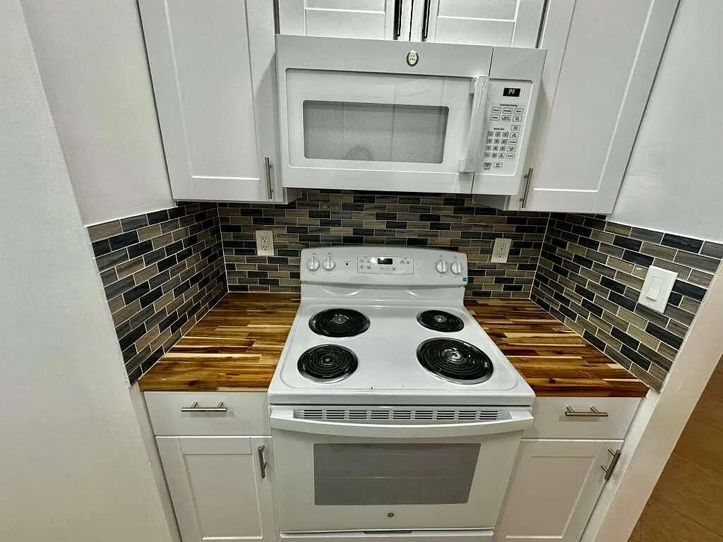 2 bed, 1.0 bath, 708 sqft, $1,650 — Photo 3