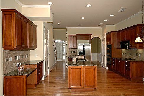 Gourmet Kitchen with stainelss appliances, Granite & Custom Maple Cabinetry!