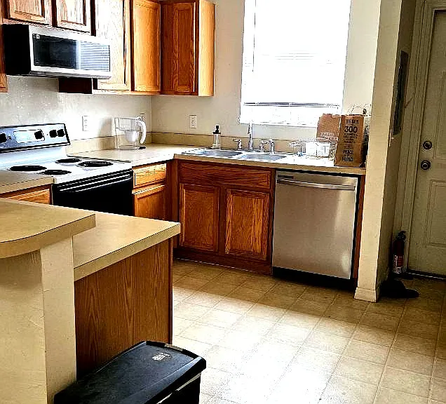 3901 SW 20th Ave #105 — Photo 2