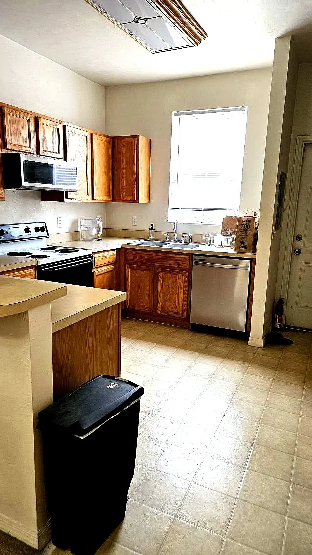Photo 2 of 6 - 3901 SW 20th Ave #105 - Gainesville, FL Building Photo - 3901 SW 20th Ave #105
