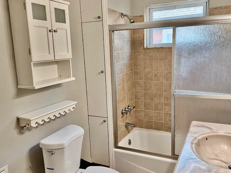 1241 Beaconsfield Ave — Photo 9