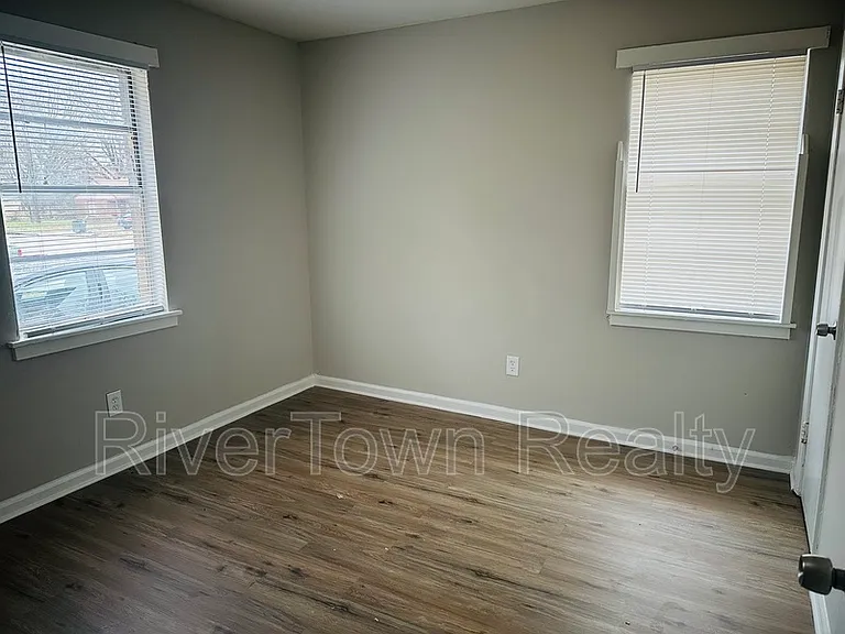 3253 Ford Rd — Photo 3