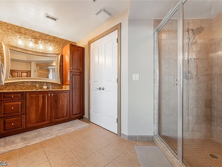 2825 Palm Beach Blvd #401 — Photo 27