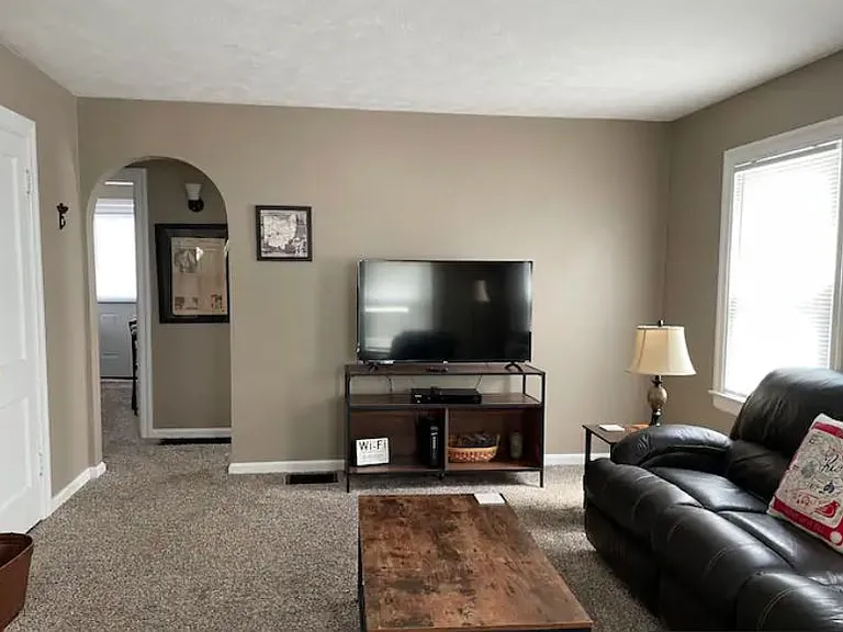 2804 White Oak Dr — Photo 4