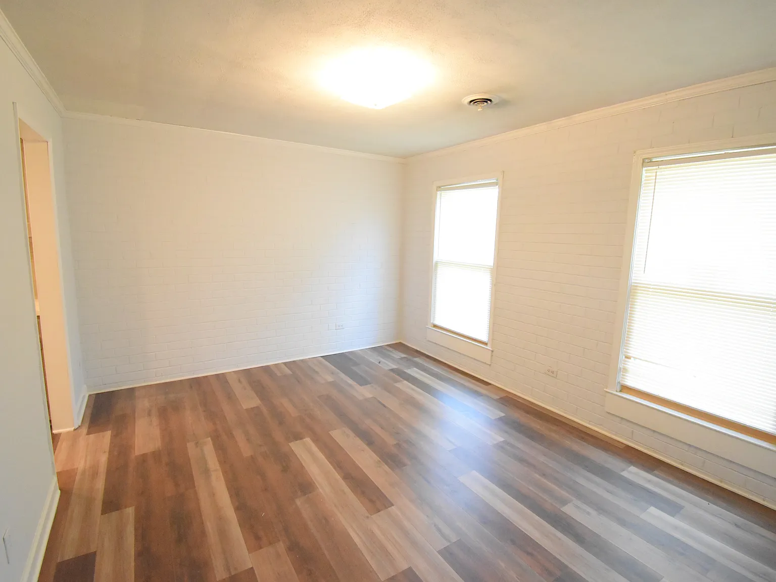 3 bed, 1.5 bath, 1494 sqft, $1,595 — Photo 3