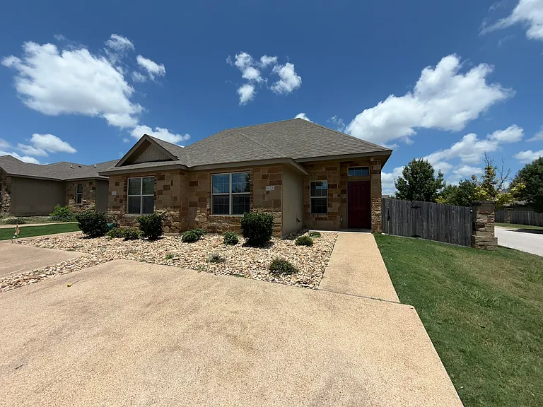 602 Ferrara Cir #A — Photo 2