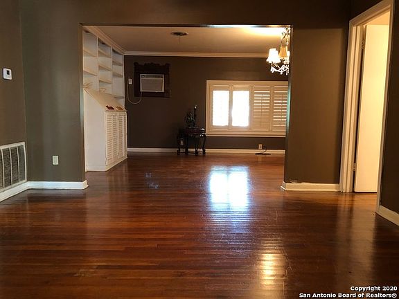 4th image of 2461 Benrus Blvd