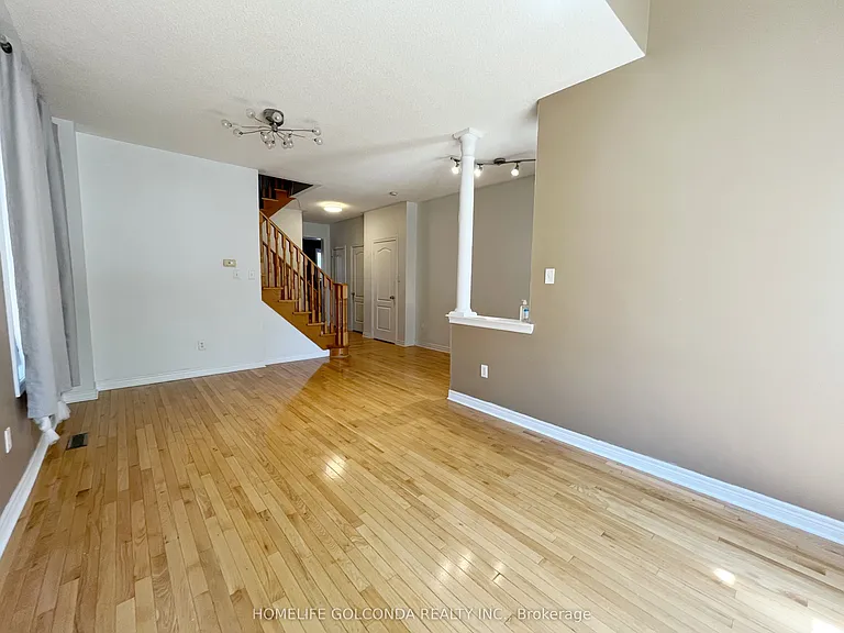 28 Barnstone Dr — Photo 4