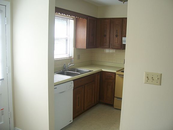 3rd image of 8208 Elderberry Dr