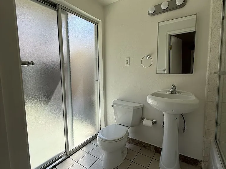 410 Alden St — Photo 12