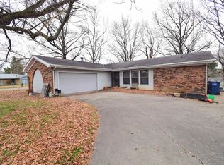 69 Cherry Dr, Mount Vernon, IL 62864