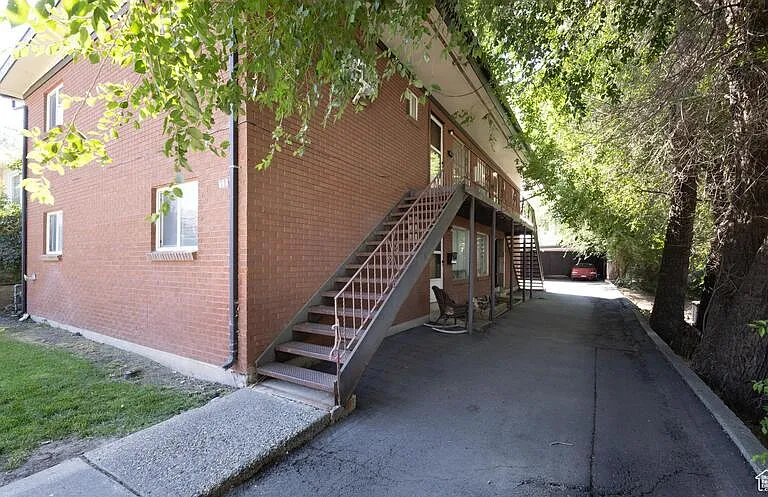938 E Lowell Ave #2 — Photo 4