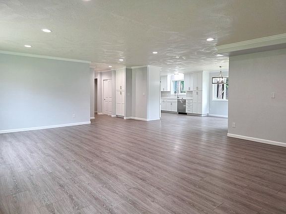 3rd image of 3191 Lake Earl Dr