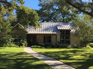 225 W Mesquite St, Uvalde, TX 78801