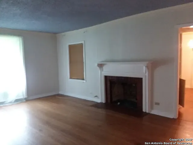 3 bed, 1874 sqft, $1,900 — Photo 2