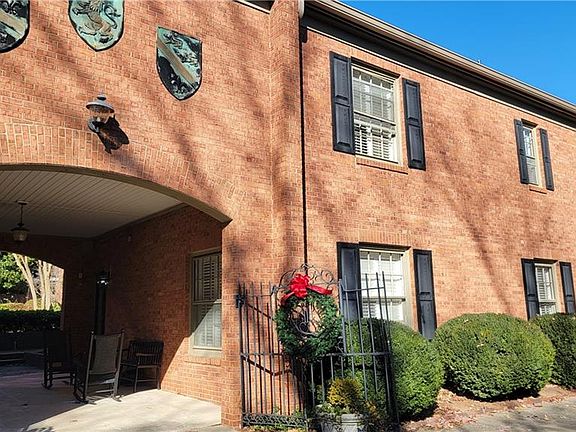 2nd image of 1833 Banking St APT B5