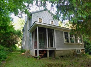 950 Mountain Rd, Larksville, PA 18651