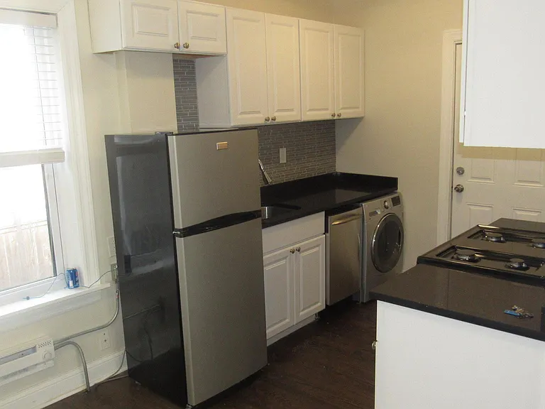 N Greenview Ave — Photo 5
