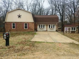 10537 Apache Vlg, Dexter, MO 63841