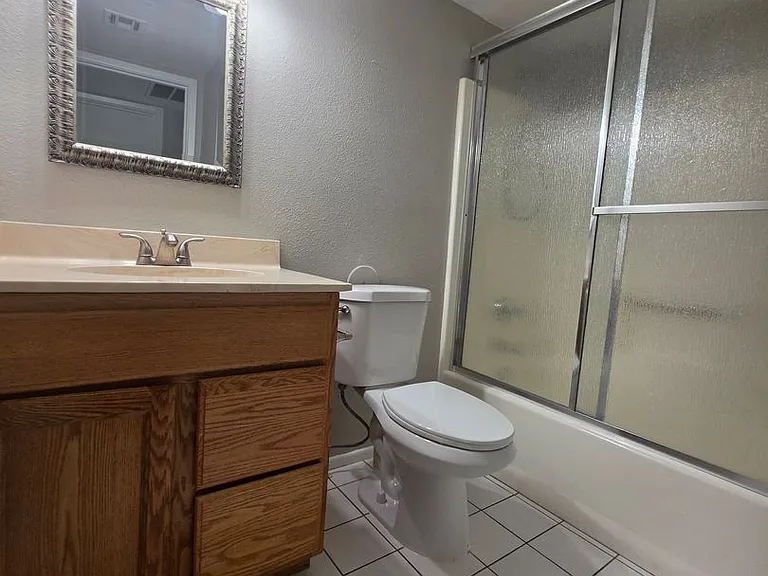 2149 E 10th St #2 — Photo 15