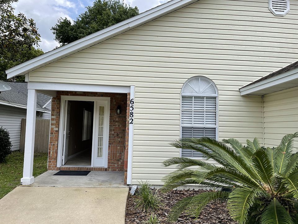 1st image of 6582 Grosvenor Ln