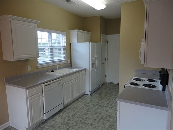 5th image of 225 Glen Crest Dr