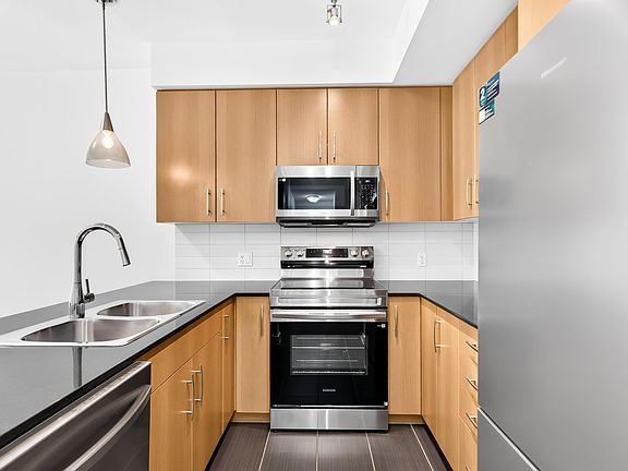 4th image of 22290 North Ave #210