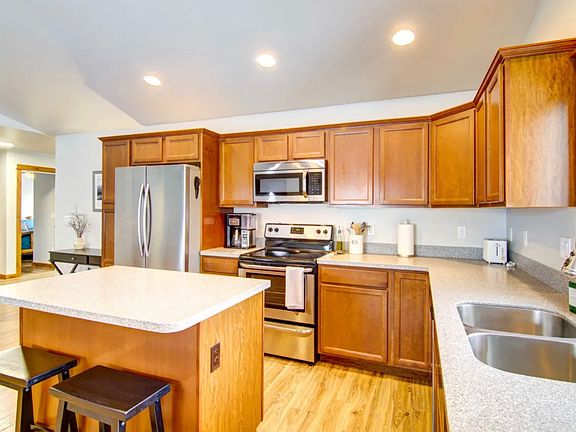 5th image of 91 E Rosebud Ave #A