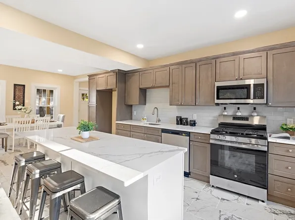 39 Hovenden Ave, Brockton, MA 02302