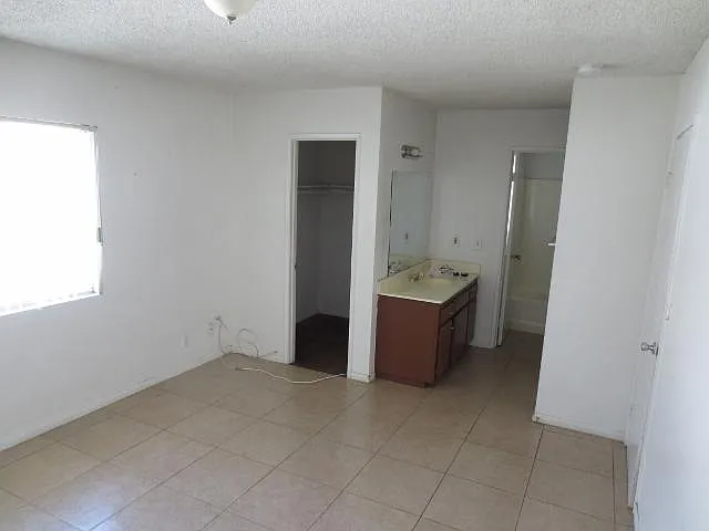 368 N 3rd Ave #3 — Photo 3