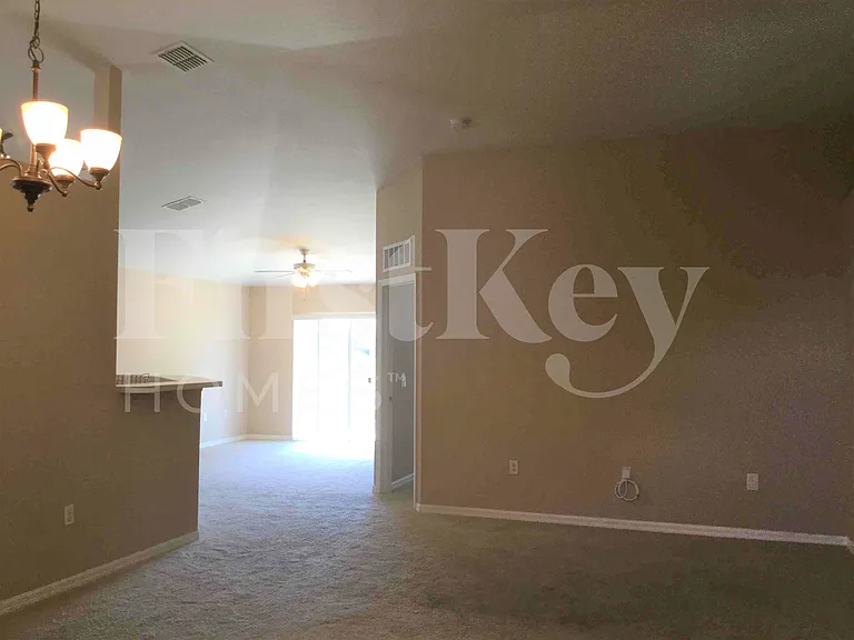 425 Hammerstone Ave — Photo 3