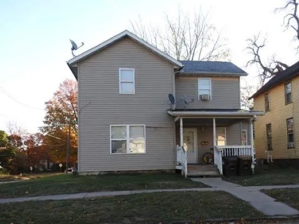 803 S Benton Ave, Freeport, IL 61032