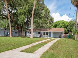 811 Edgewater Dr, Eustis, FL 32726