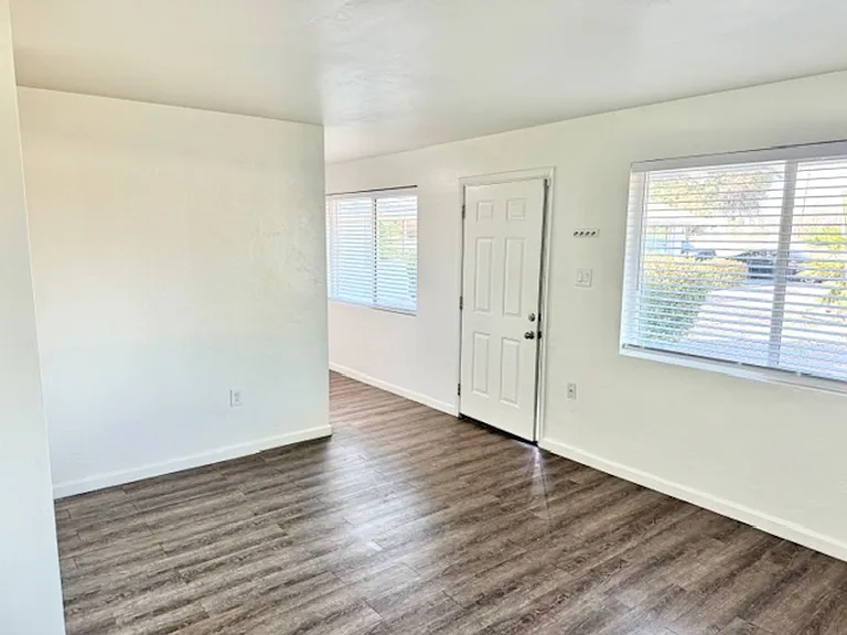 5927-5939 W Rose Ln #5947 — Photo 37