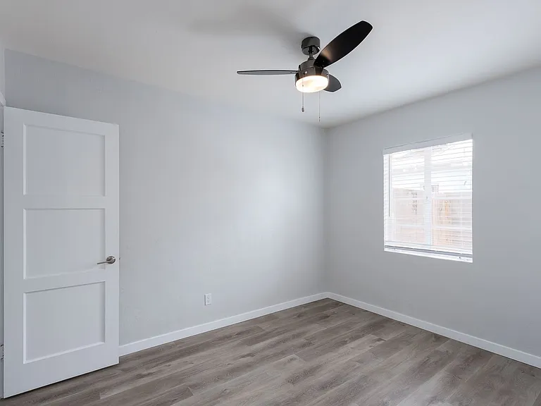 1612 W Mulberry Dr — Photo 6