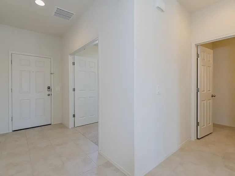 10854 W Claxton Dr — Photo 4