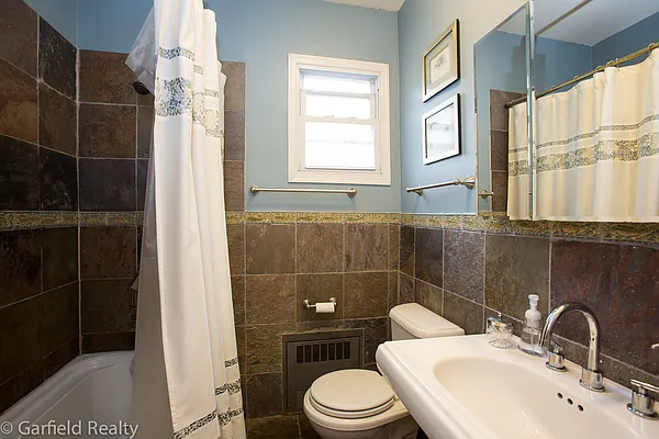 Sold by Garfield Realty  | media 8