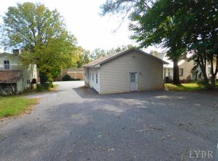 318 W Washington St, Bedford, VA 24523