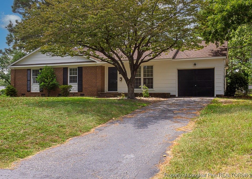 1st image of 450 Waterbury Dr