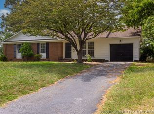 450 Waterbury Dr, Fayetteville, NC 28311