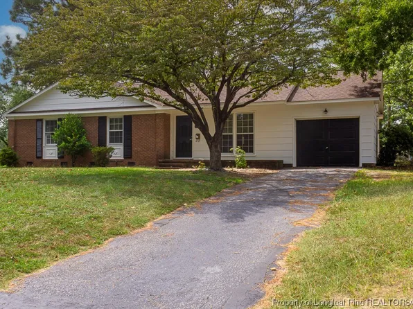 450 Waterbury Dr, Fayetteville, NC 28311