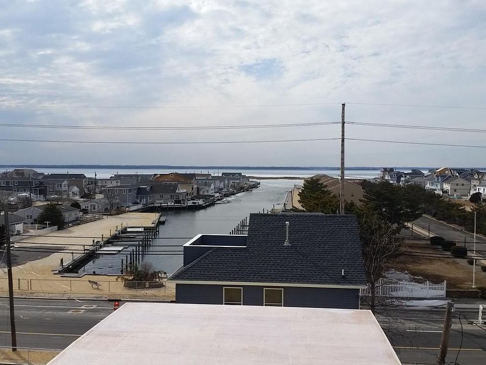 2nd image of 114 W Barnegat Way