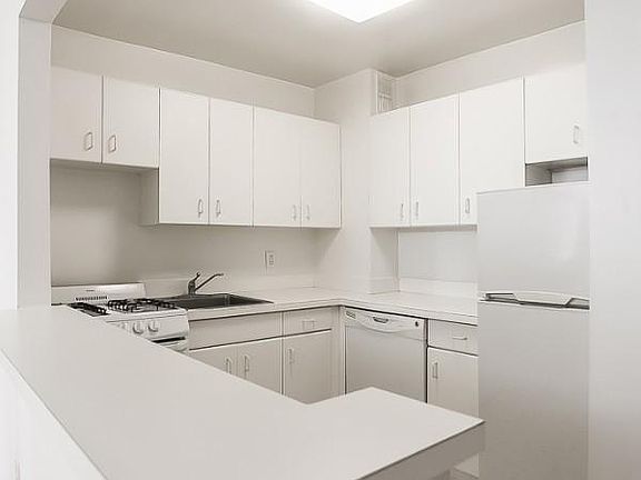 3rd image of 238 E 36th St APT 3H