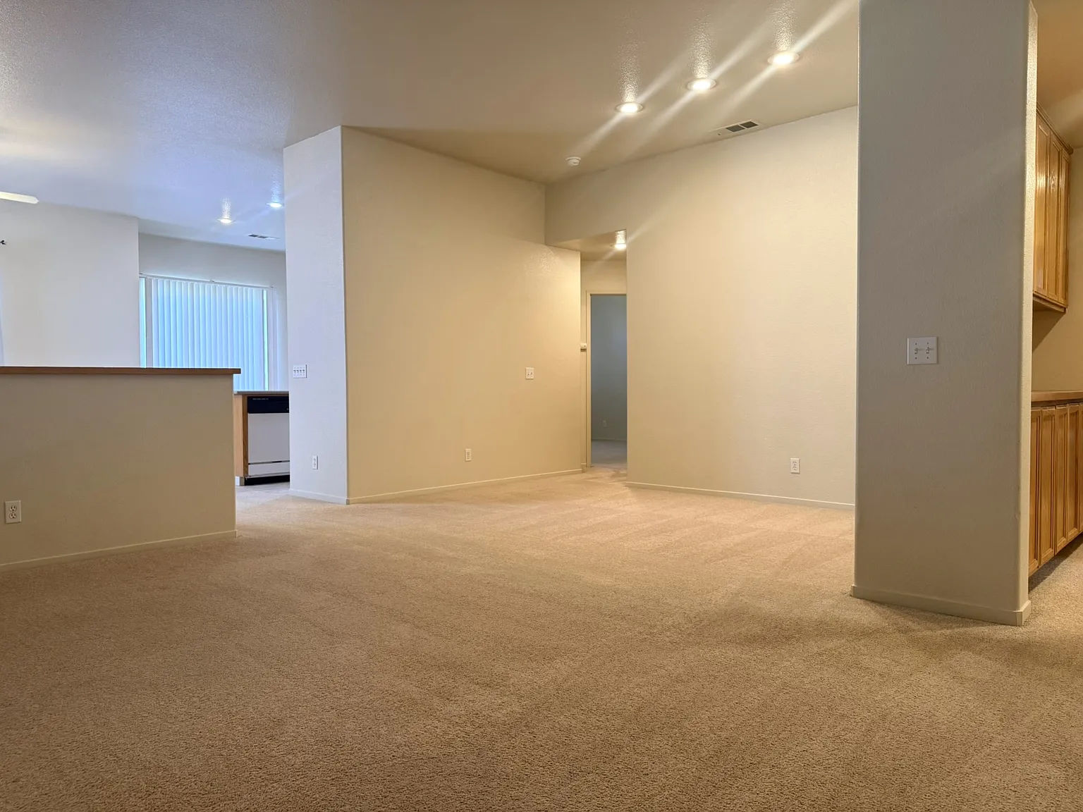 3 bed, 1827 sqft, $2,250 — Photo 3
